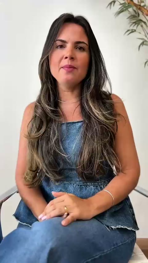 Aline Nascimento explicando como empresas podem evitar erros no processo de contratação